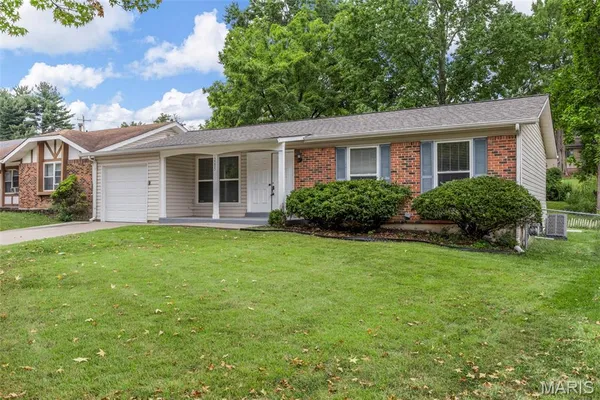 $164,900 | 12095 El Camara Drive, Florissant, MO 63033