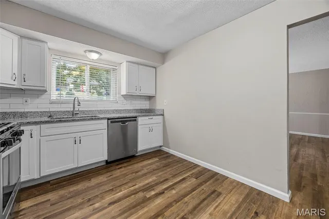 $174,900 | 12095 El Camara Drive, Florissant, MO 63033