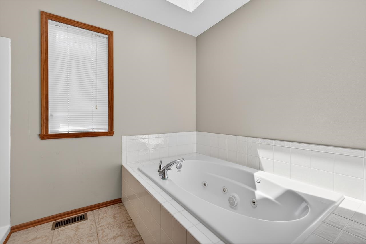 676 Elberon Way Roscoe, IL 61073 - Photo 20 of 30 a bathroom with a tub and a sink