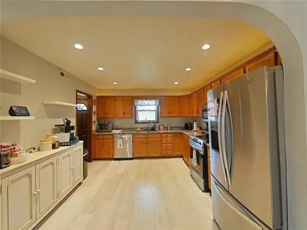 $369,900 | 32 MacKenzie Drive, St. Joseph, MO 64503