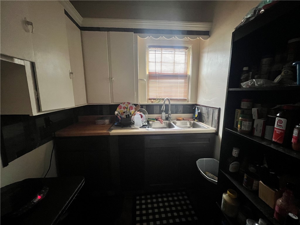 206 Kirkland Road Rochester, NY 14611 - Photo 3 of 13