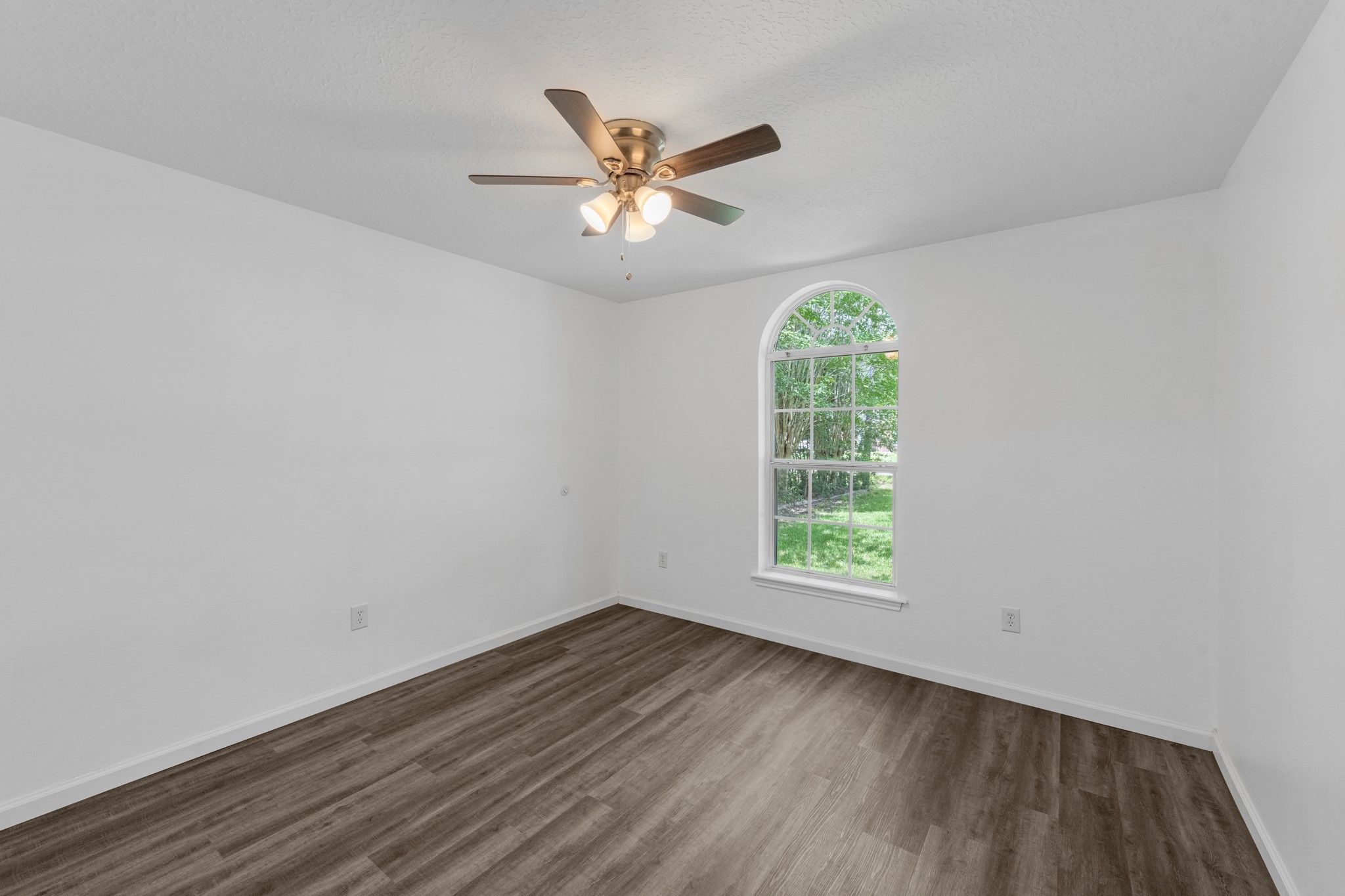 1002 Shell Avenue Cleveland, TX 77327 - Photo 4 of 25