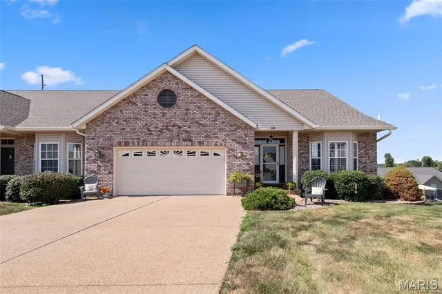 $360,839 | 105 Bluffview Drive, Troy, MO 63379
