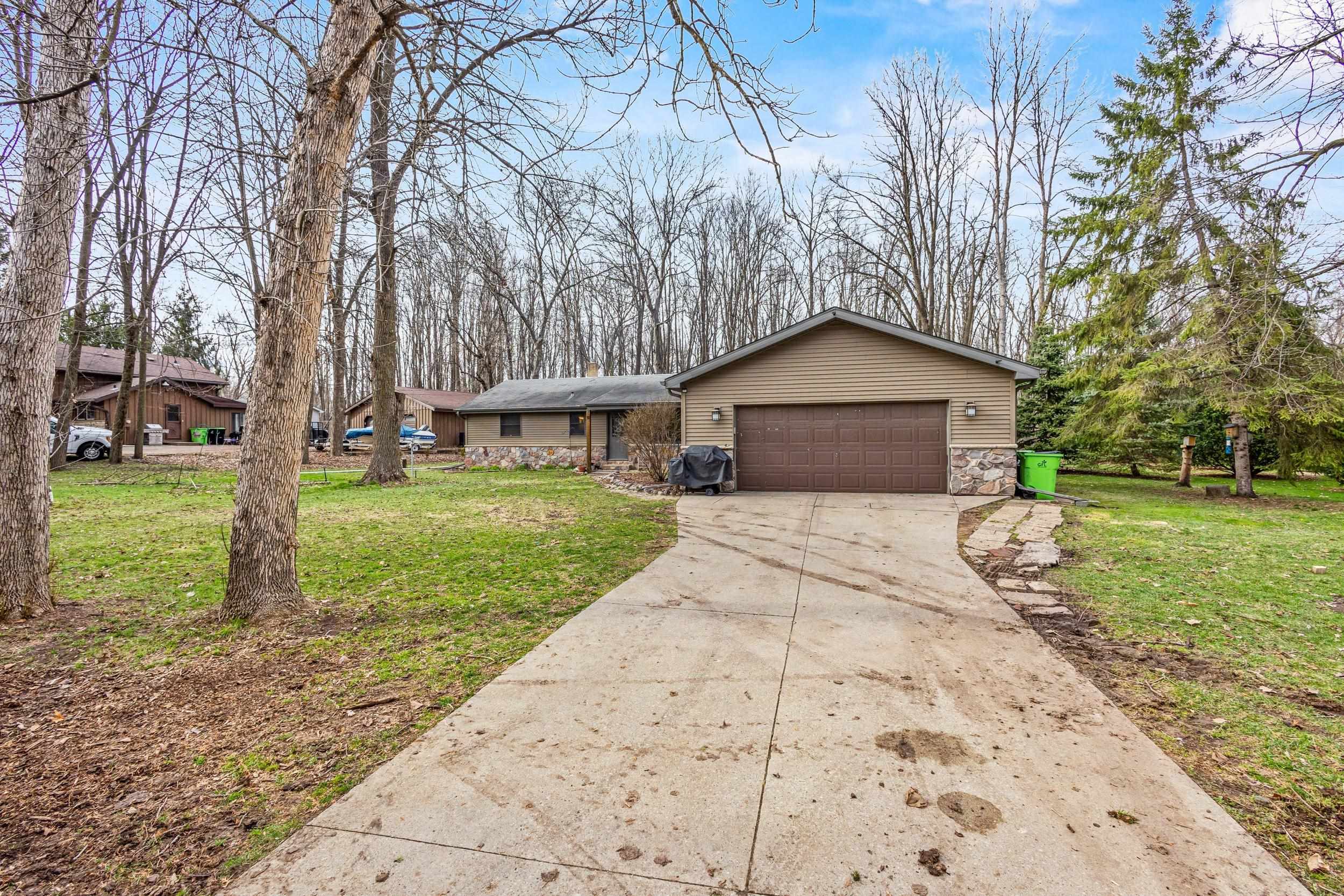 8578 Winncrest Road Neenah, WI 54956 - Photo 3 of 27