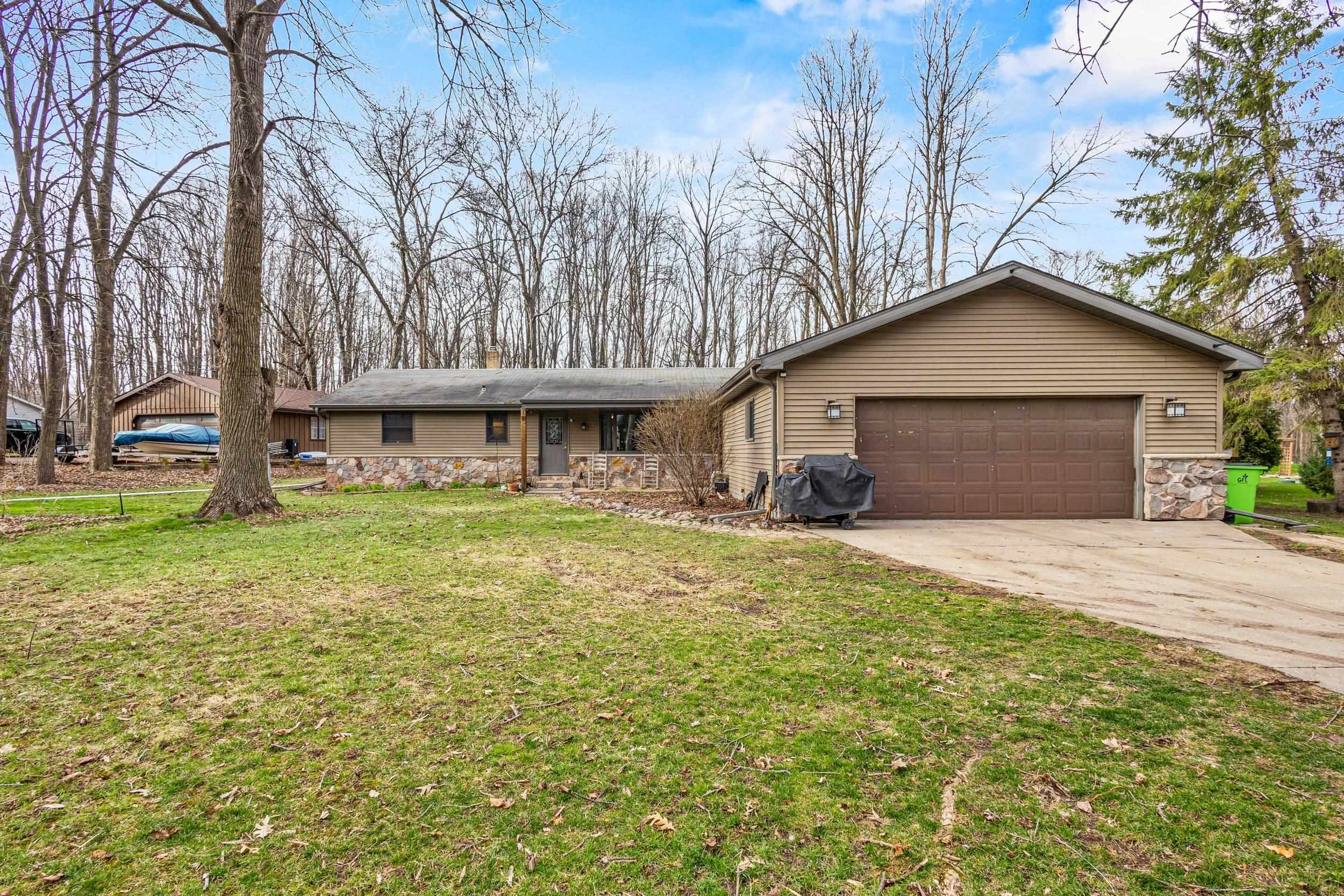 8578 Winncrest Road Neenah, WI 54956 - Photo 4 of 27