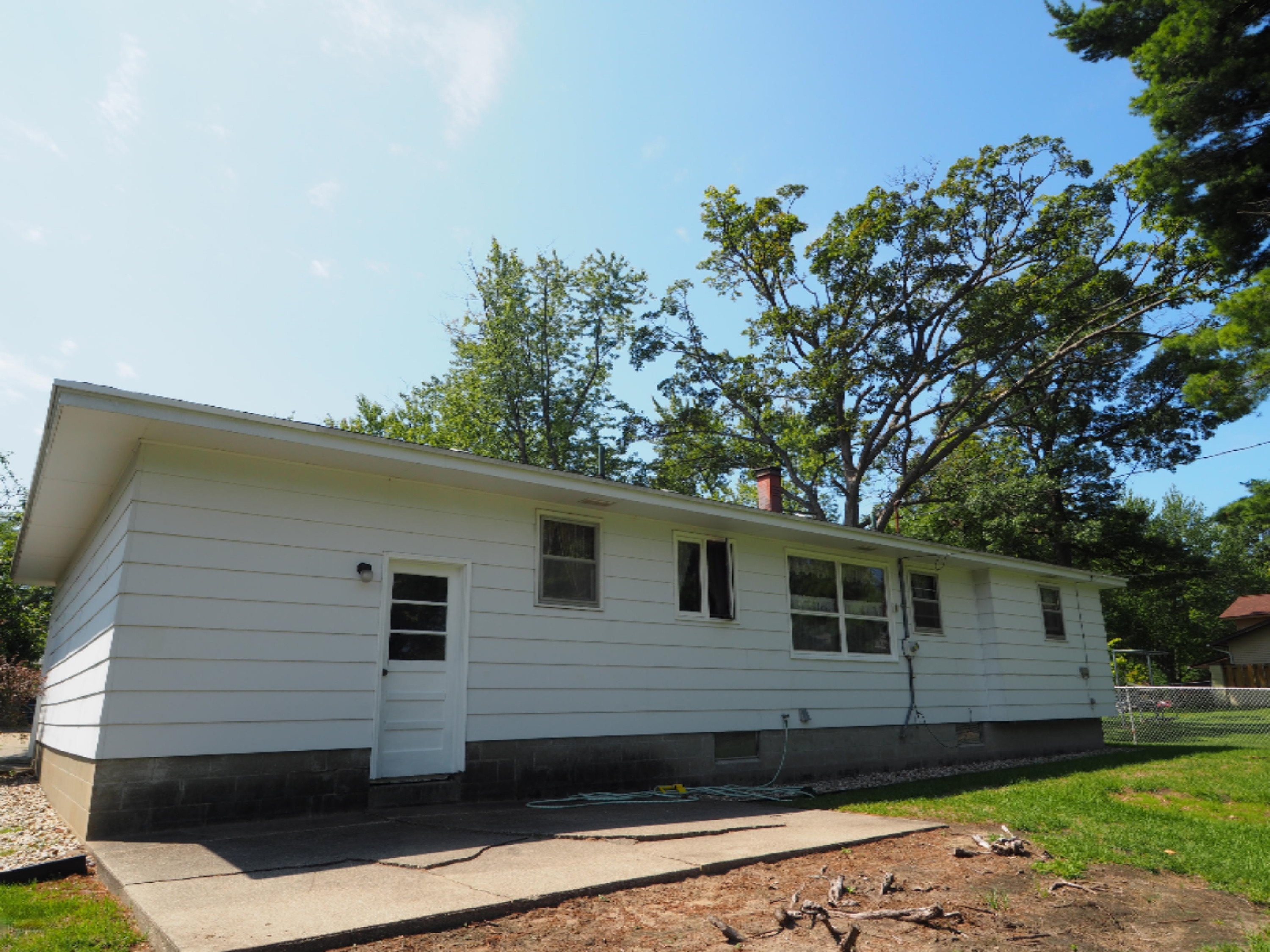 1496 Haverhill Road Muskegon, MI 49441 - Photo 2 of 15 P1010022