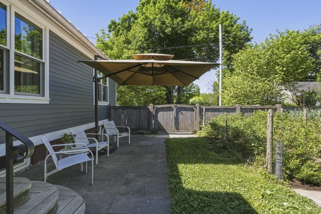 35 Rust Avenue Northampton, MA 01060 - Photo 5 of 39