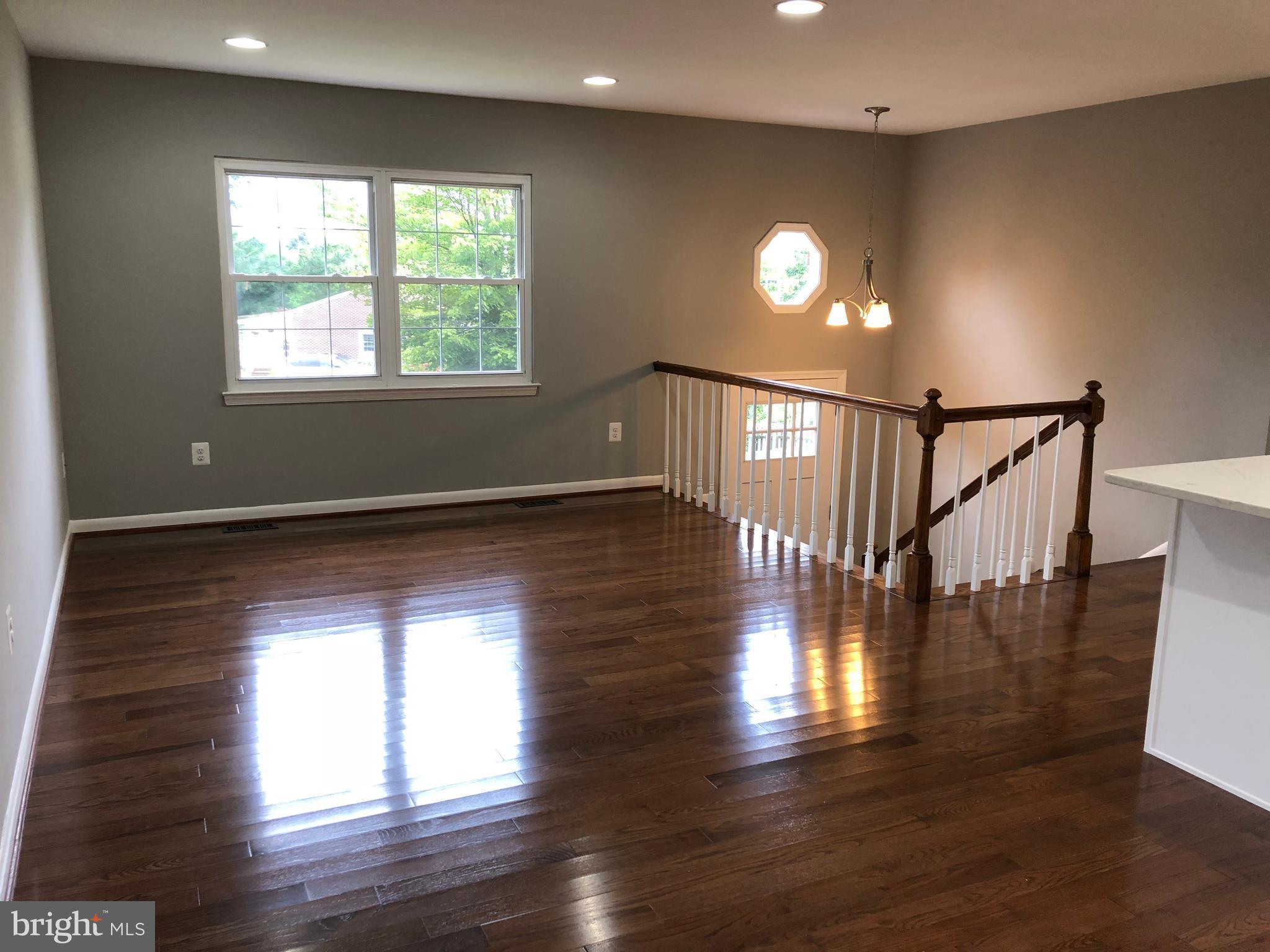 2713 Bachman Road Westminster, MD 21157 - Photo 5 of 14 Living Room