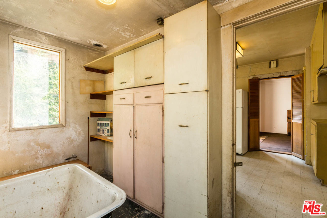 2300 Edgewater Terrace Los Angeles, CA 90039 - Photo 18 of 39 a bathroom with a bathtub and a shower