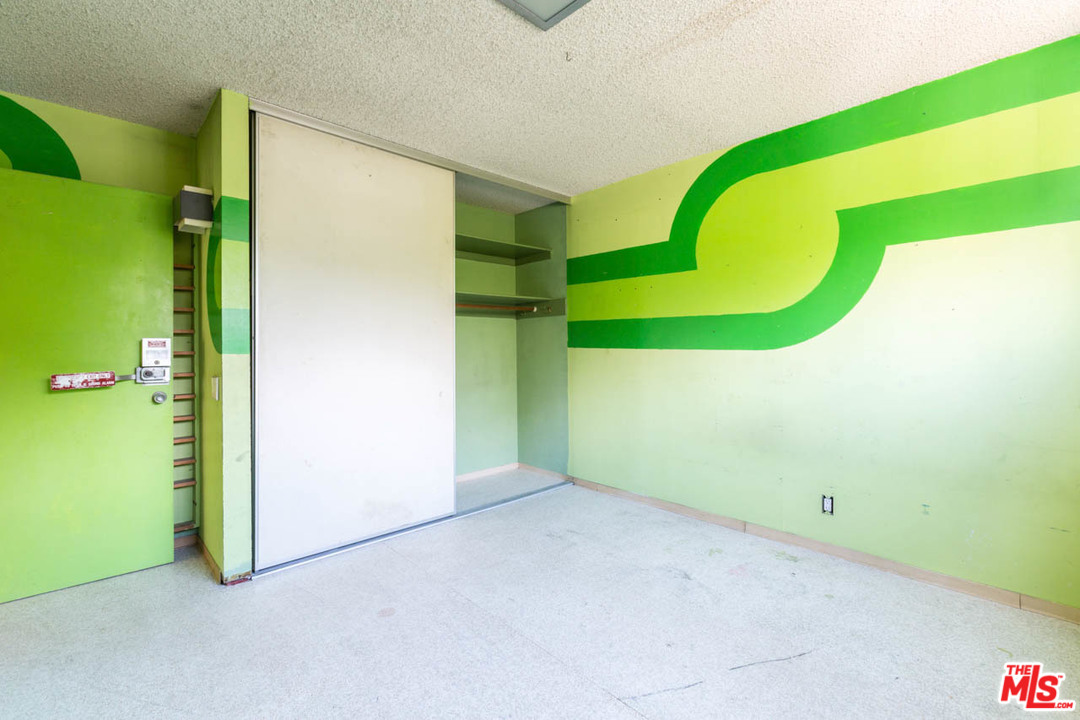 2300 Edgewater Terrace Los Angeles, CA 90039 - Photo 24 of 39 a view of small space