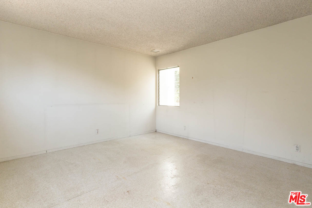 2300 Edgewater Terrace Los Angeles, CA 90039 - Photo 29 of 39 an empty room with windows