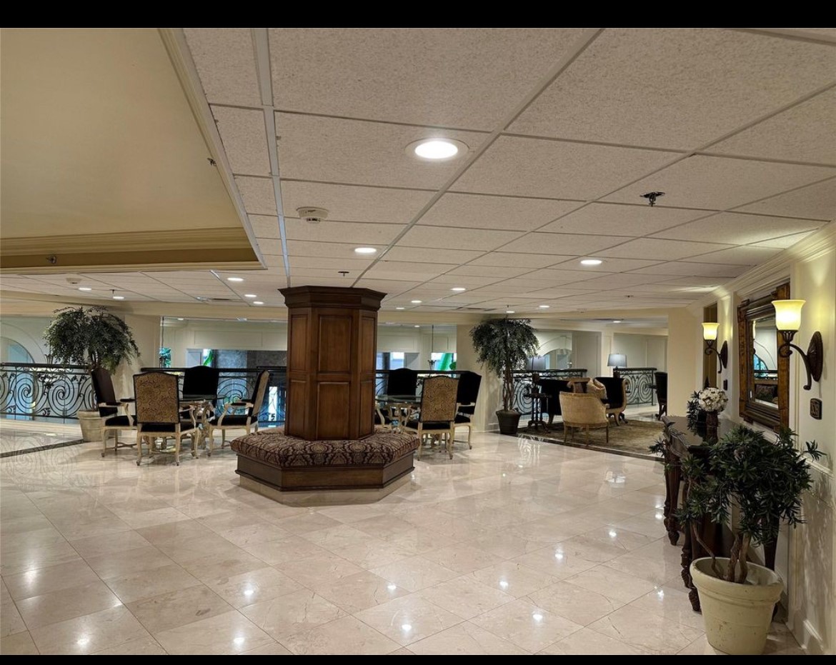 3525 Sage Road, Unit 201 Houston, TX 77056 - Photo 3 of 19 Gallery Image 3