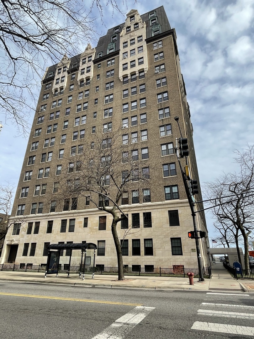 6101 North Sheridan Road, Unit 9H Chicago, IL 60660 - Photo 1 of 13