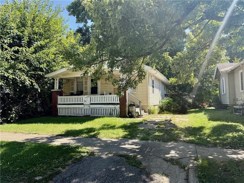 621 West Sawyer Street Decatur, IL 62526 - Photo 1 of 1