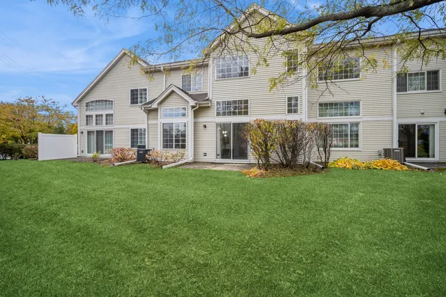 $389,900 | 1176 Bristol Lane, Buffalo Grove, IL 60089