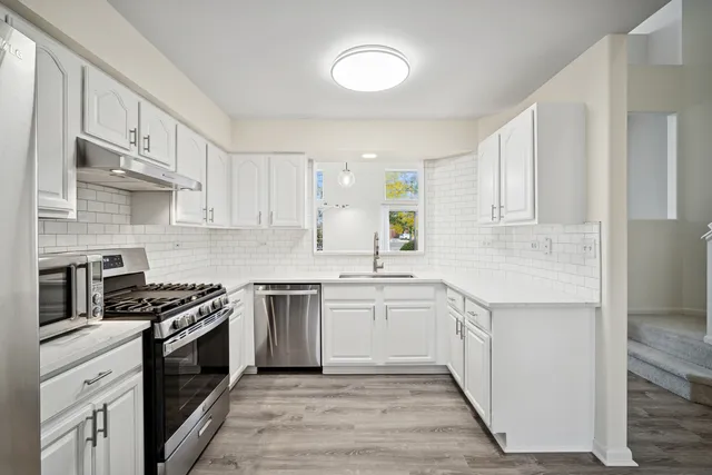 $389,900 | 1176 Bristol Lane, Buffalo Grove, IL 60089