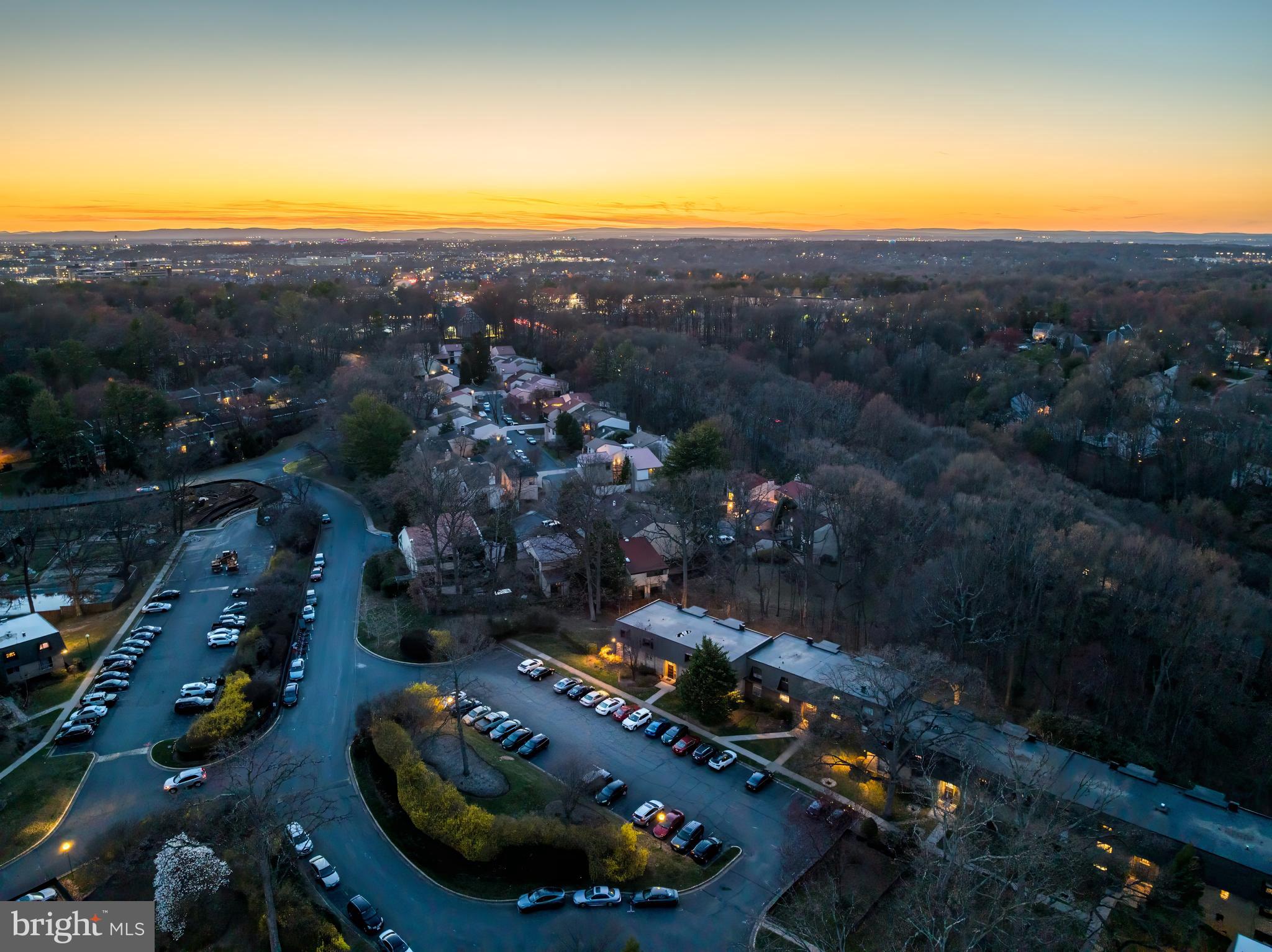 11622 Vantage Hill Road, Unit 12B Reston, VA 20190 - Photo 4 of 31 Gallery Image 4