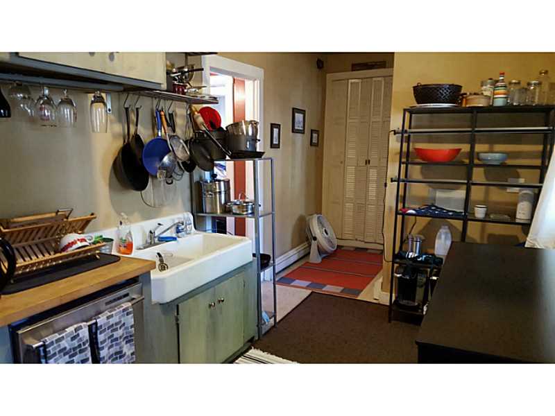 48 Everett Street, Unit B Newport, RI 02840 - Photo 10 of 17 Kitchen. cozy feel