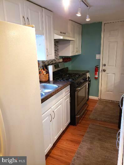 512 Hartford Road Mount Laurel, NJ 08054 - Photo 7 of 14 Kitchen view facing entry door