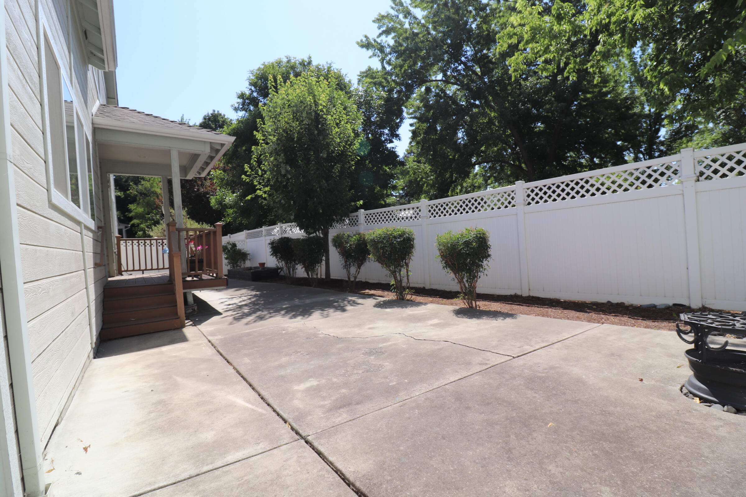 2160 Crestbrook Road, Unit 8 Medford, OR 97504 - Photo 7 of 29 IMG_2300