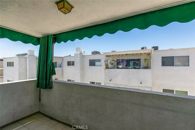 a view of building with yard