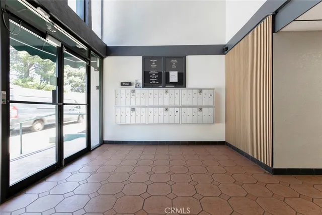 a view of empty room with window