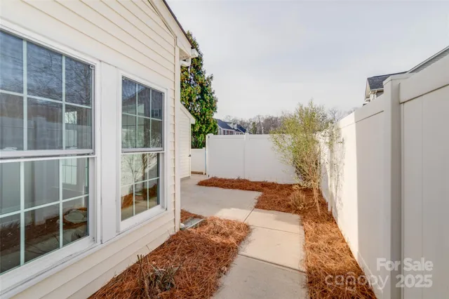 a view of livingroom with furniture
