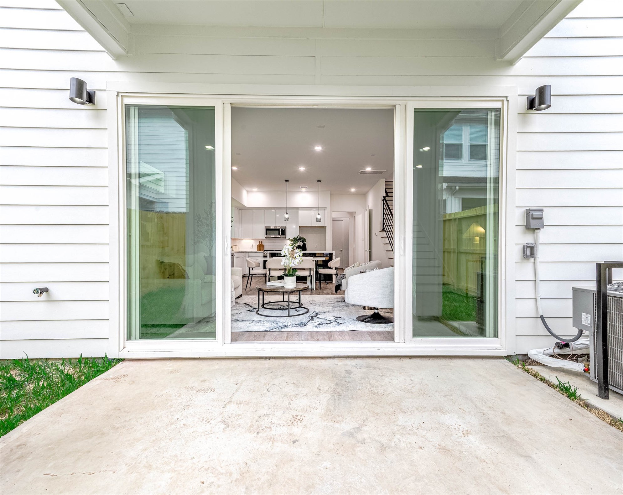 3509 McIlhenny Street Houston, TX 77004 - Photo 34 of 36 a view of a patio with table and chairs