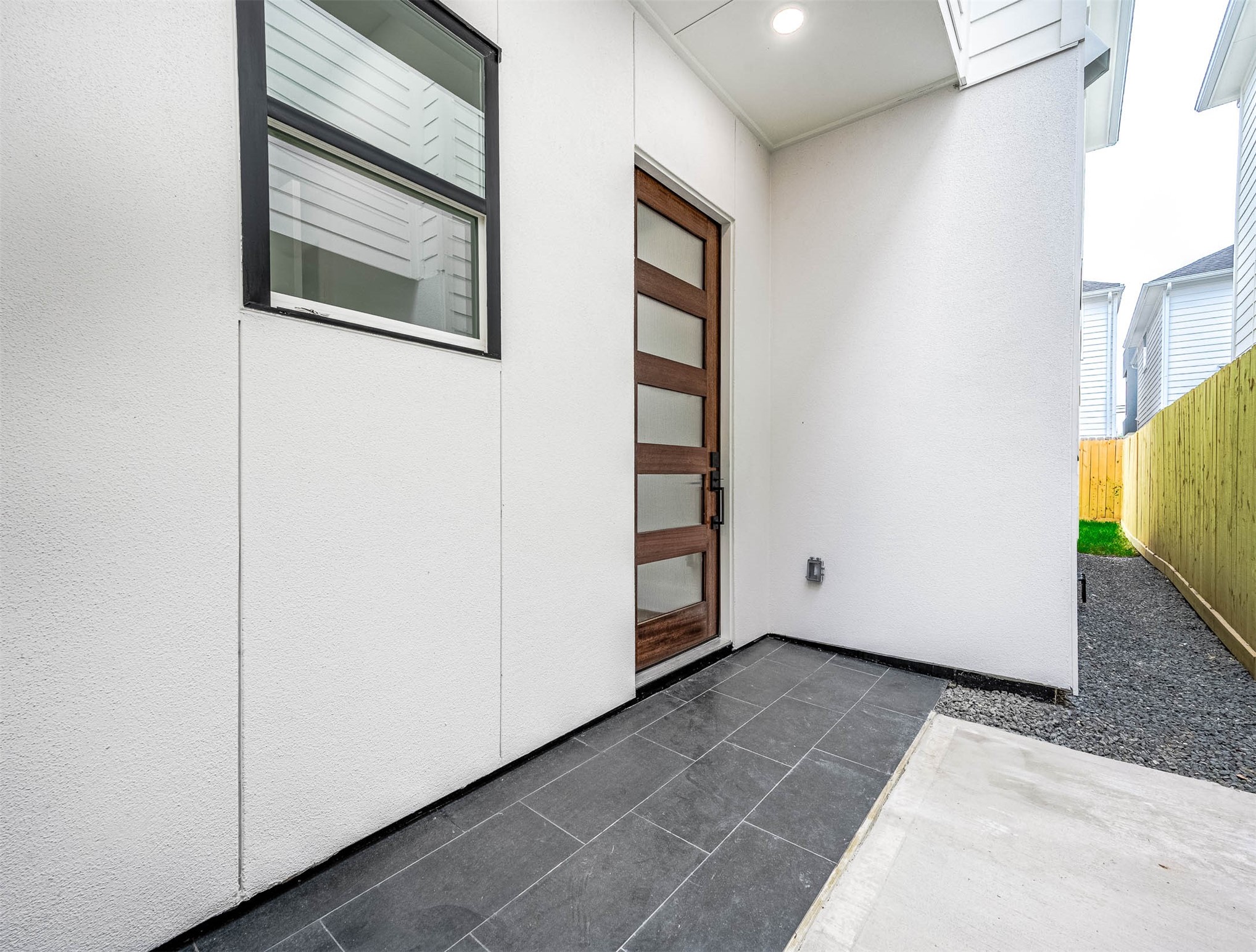 3509 McIlhenny Street Houston, TX 77004 - Photo 5 of 36 a view of an entryway