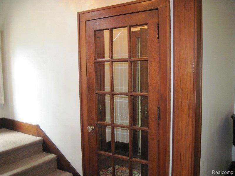 869 Barrington Road Grosse Pointe, MI 48230 - Photo 3 of 10 IMG_1082.JPG