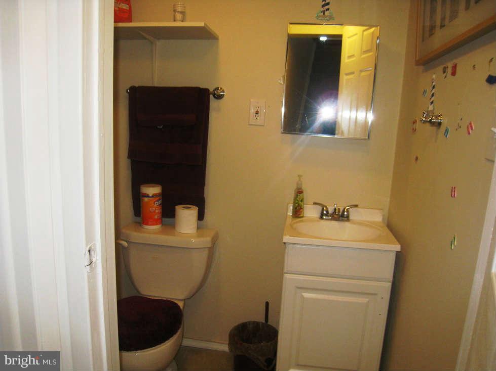 6310 Sunset Terrace Springfield, VA 22153 - Photo 22 of 29 Bath