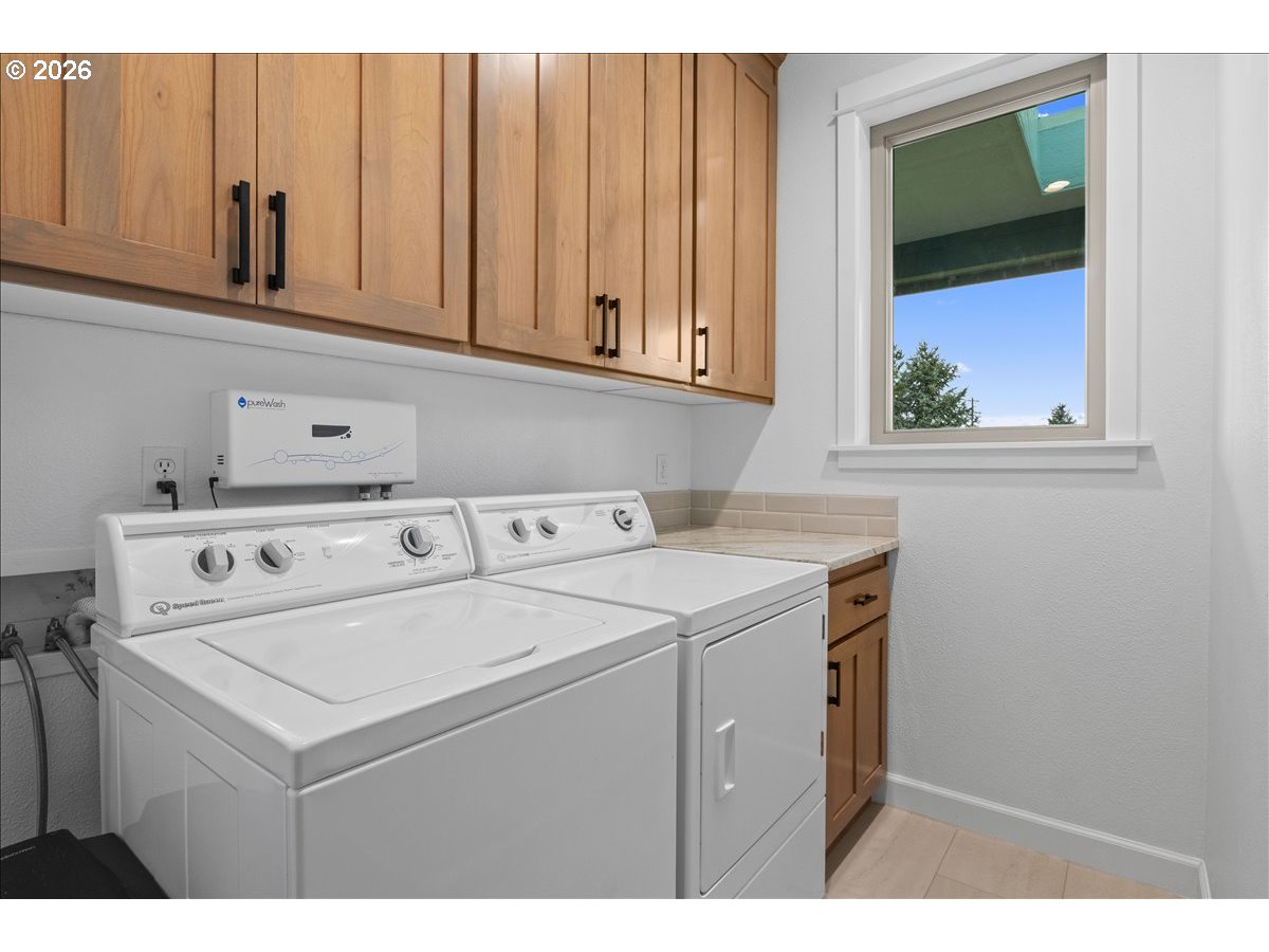 9864 Hoffman Road Monmouth, OR 97361 - Photo 32 of 48 a utility room with dryer and washer
