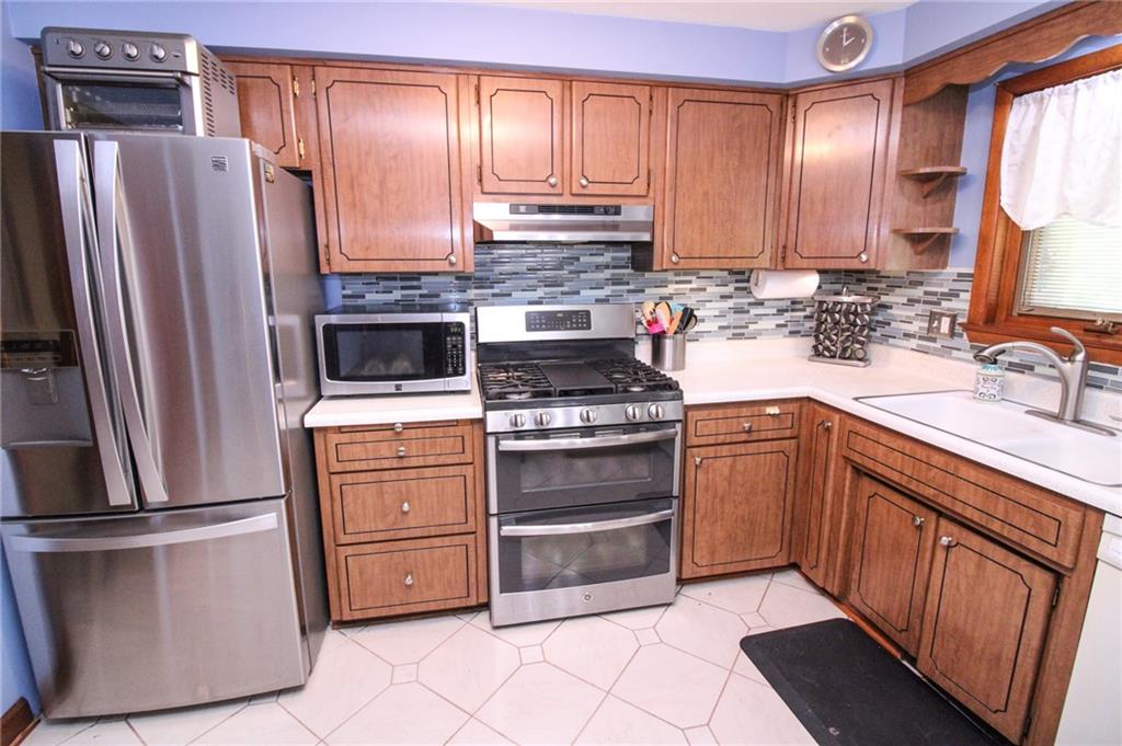 28 Swallow Hill Road Carnegie, PA 15106 - Photo 4 of 25 Gallery Image 4