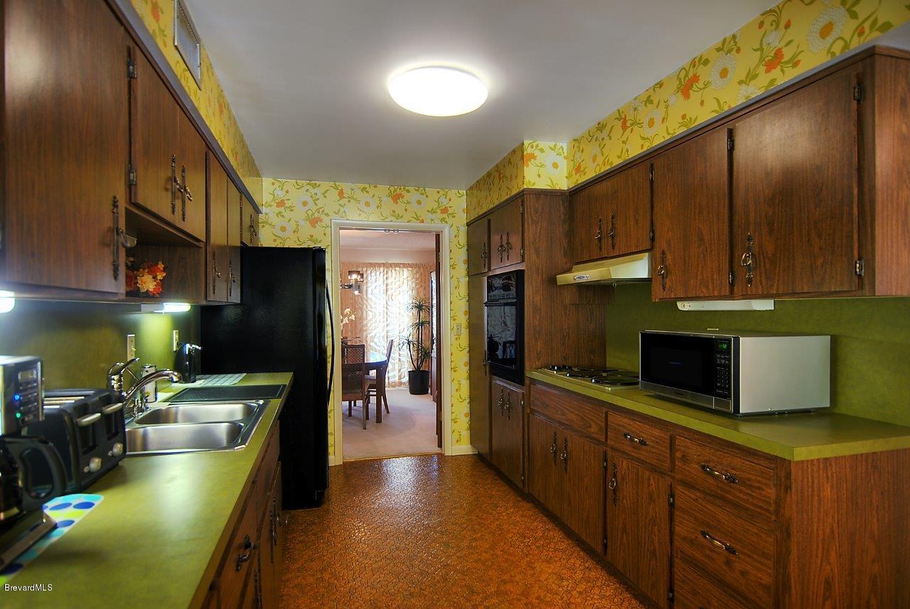 278 Sand Dollar Road Indialantic, FL 32903 - Photo 6 of 13 KITCHEN