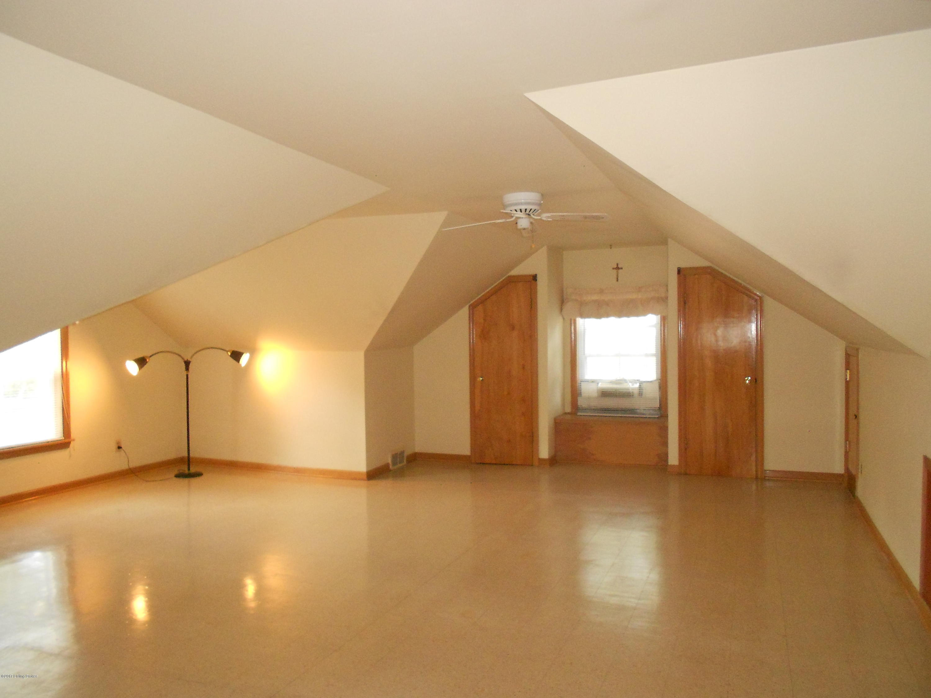 22 Sterling Road Louisville, KY 40220 - Photo 9 of 18 2nd Floor Dormitory Room
