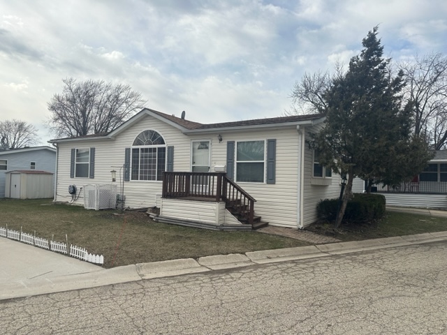 1074 Lakeview Road Elgin, IL 60123 - Photo 1 of 32