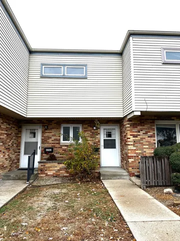 $107,000 | 2204 East Lincoln Street, Unit 13, Bloomington, IL 61701