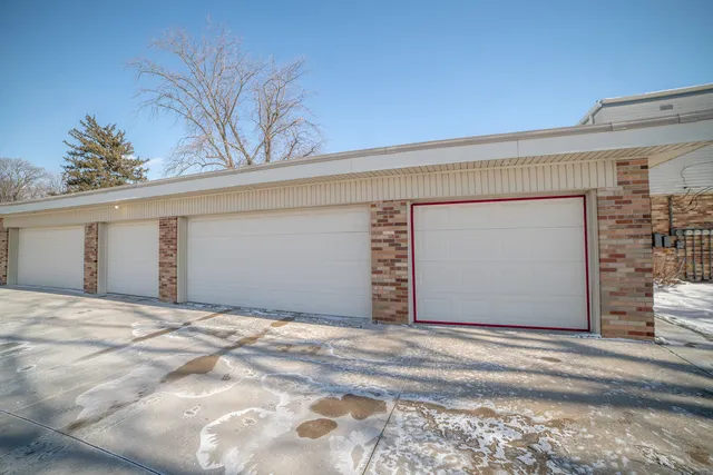 $107,000 | 2204 East Lincoln Street, Unit 13, Bloomington, IL 61701