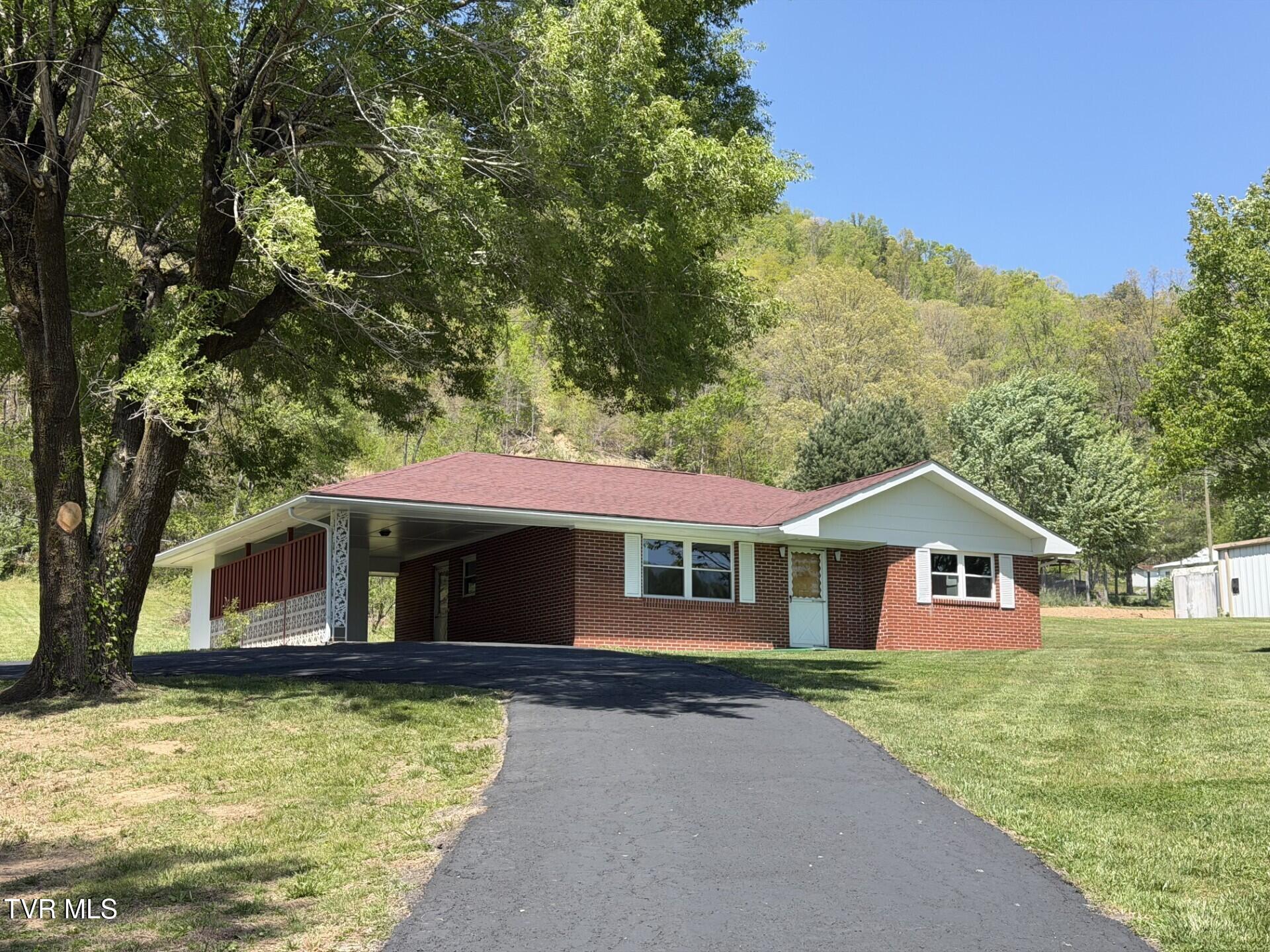 487 Right Poor Valley Road Pennington Gap, VA 24277 - Photo 2 of 31 Front 3