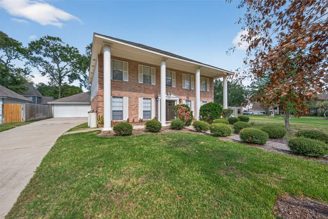 a view of a house with backyard porch and garden