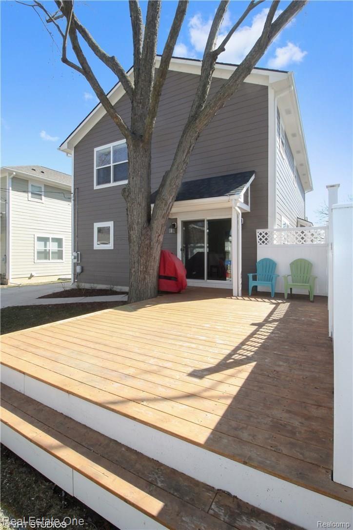 3903 Durham Road Royal Oak, MI 48073 - Photo 32 of 37 great deck!