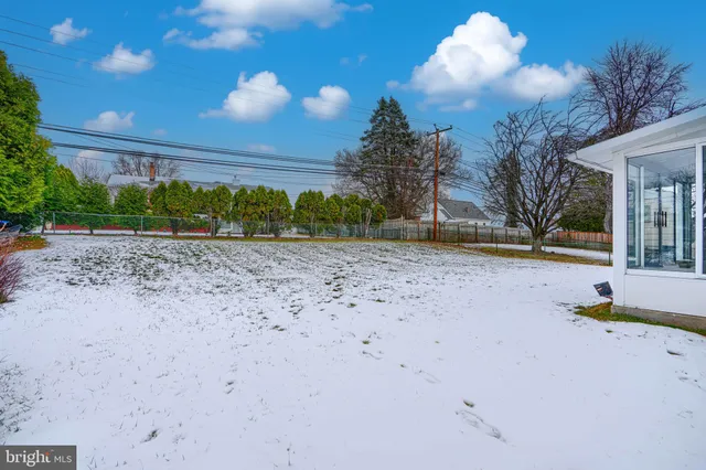 a view of a yard with a fountain