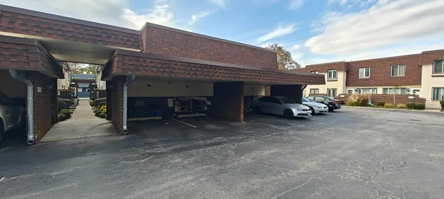 $212,000 | 4035 Fitzjames Walk, Oak Lawn, IL 60453