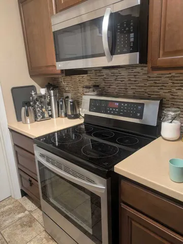 $212,000 | 4035 Fitzjames Walk, Oak Lawn, IL 60453