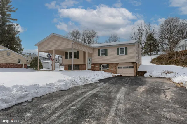 $279,900 | 625 Hoffer Street, Middletown, PA 17057