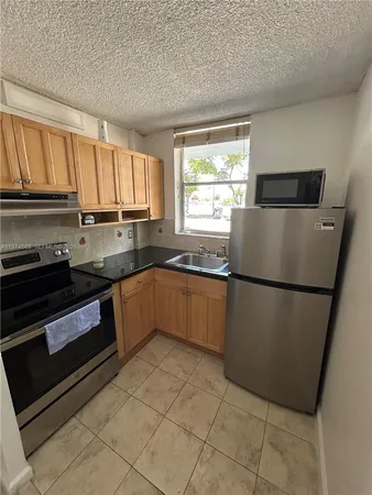 $1,625 | 1801 South Treasure Drive, Unit 102, North Bay Village, FL 33141