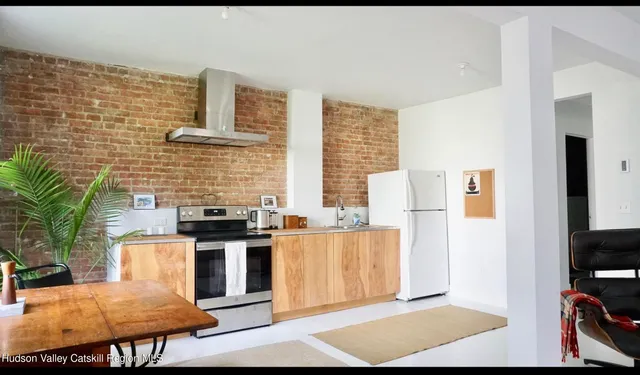 $1,650 | 524 State Street, Hudson, NY 12534