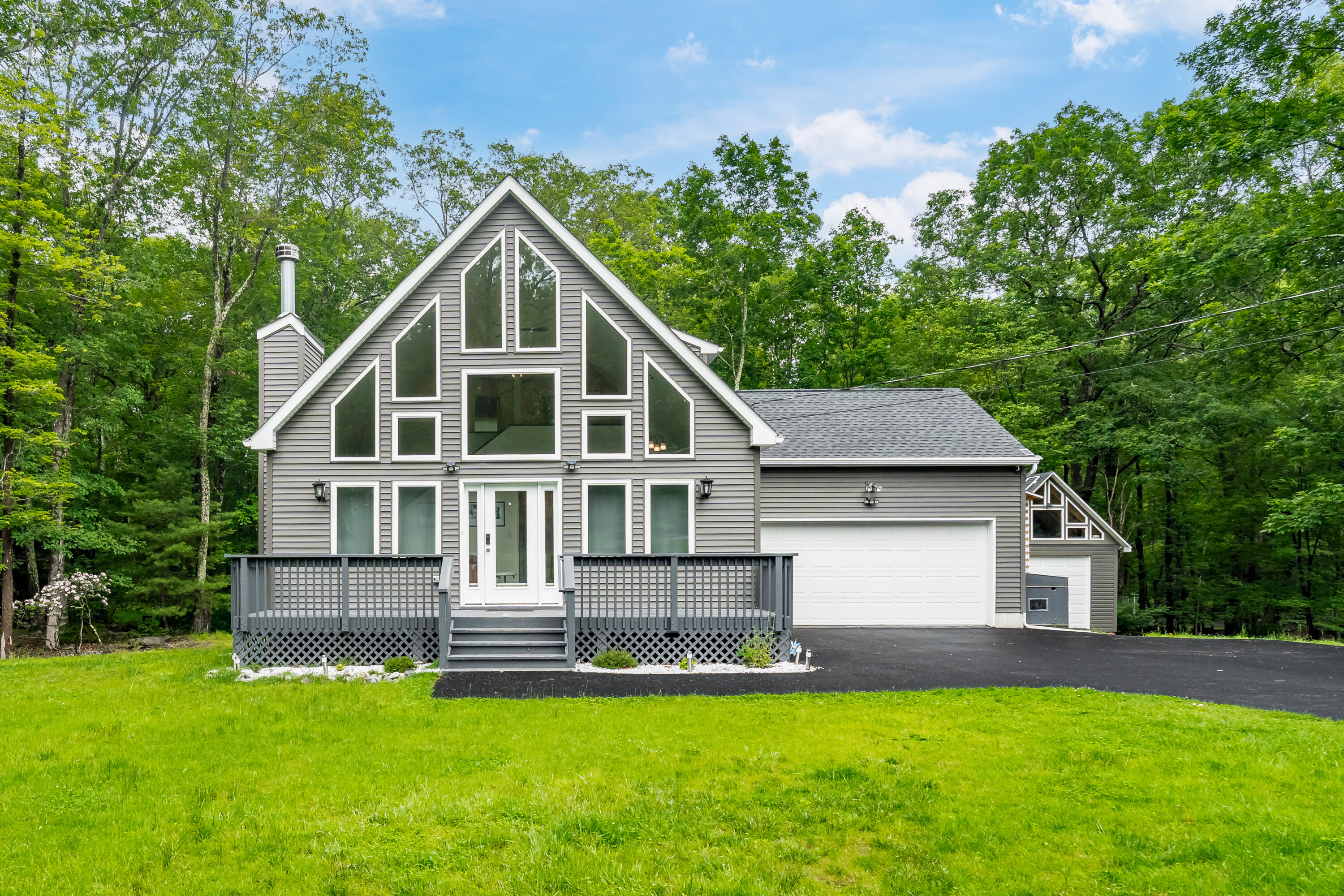 4130 Mill Creek Drive Cresco, PA 18326 - Photo 2 of 54 4130MillCreek_aExterior_5