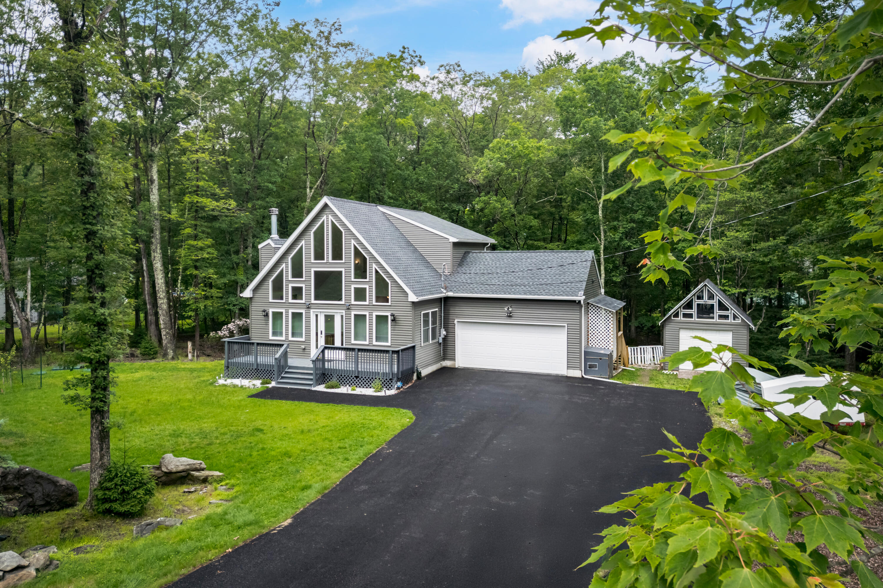 4130 Mill Creek Drive Cresco, PA 18326 - Photo 4 of 54 4130MillCreek_aExteriorDrone