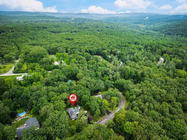 $464,900 | 4130 Mill Creek Drive, Cresco, PA 18326